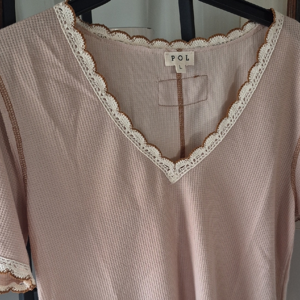 POL Waffle Knit V-Neck Top in beige with Cream Lace - Picture 6 of 7